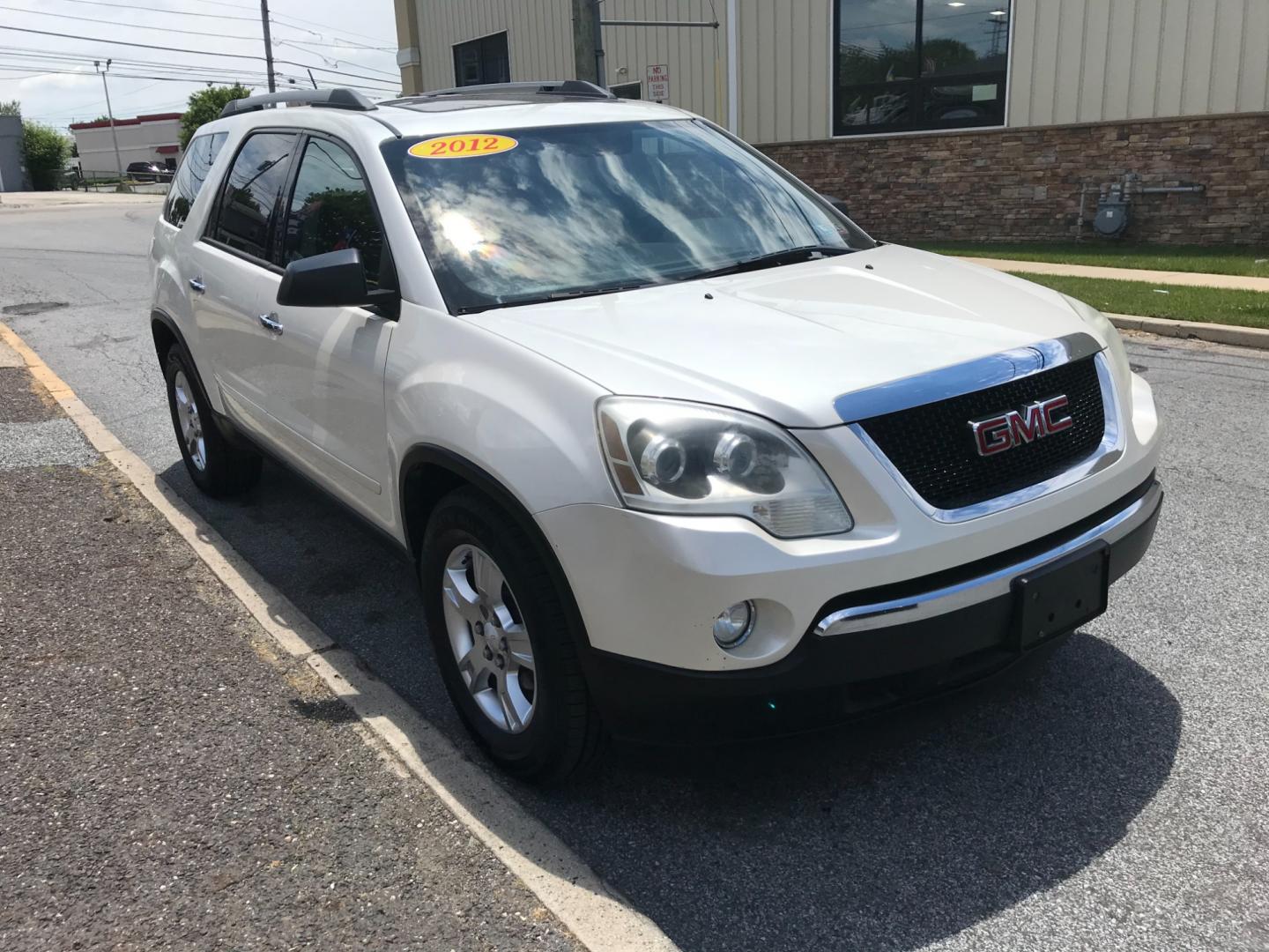 2012 White /Gray GMC Acadia SLE (1GKKVPED0CJ) with an 3.6 V6 engine, Automatic transmission, located at 577 Chester Pike, Prospect Park, PA, 19076, (610) 237-1015, 39.886154, -75.302338 - Photo#3